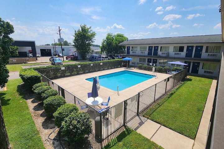 Pool 101 of 125