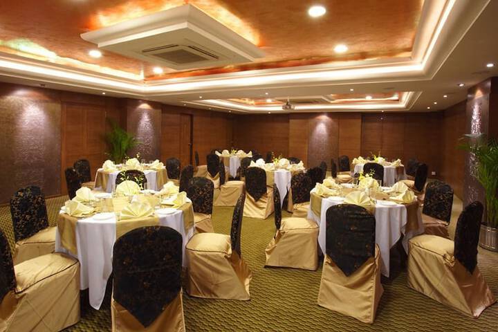 Ballroom/Hall 66 of 76