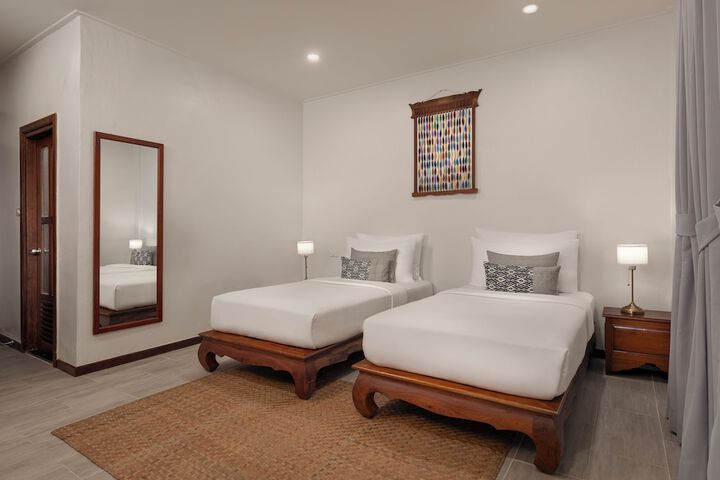 Room 6 of 94