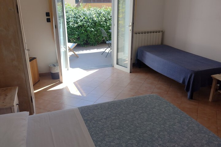 Room 9 of 28