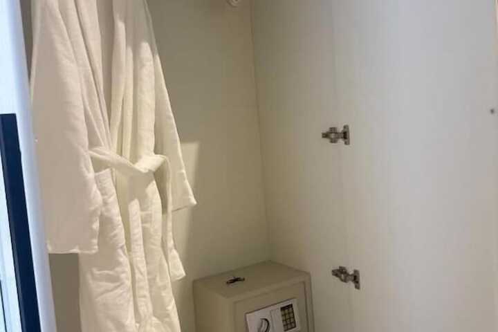 Room 28 of 37