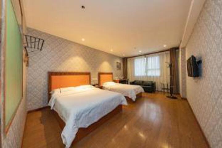 Room 10 of 10
