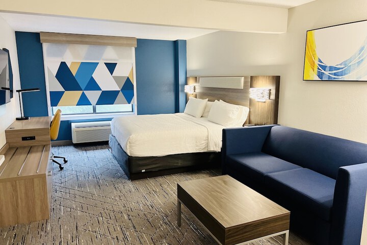 Standard King Bed Accessible (7 of 10)