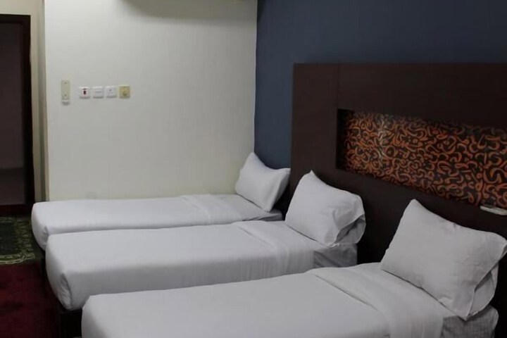 Room 9 of 12