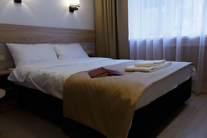 Room 8 of 28