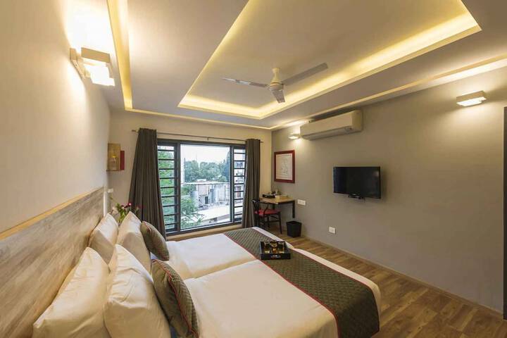 Room 12 of 30