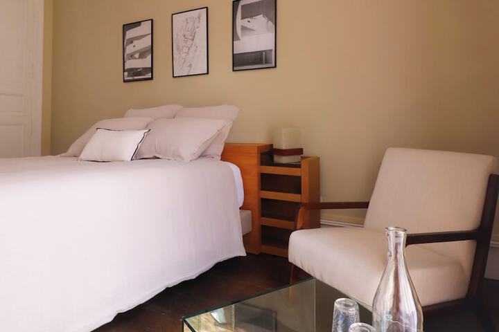 Room 10 of 28