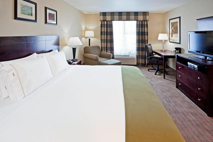 Standard Room, King or Two Doubles (1 of 2)