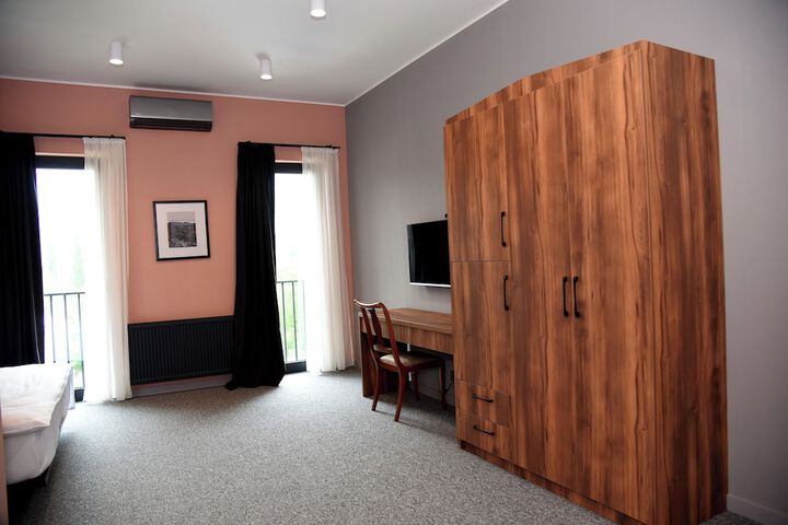 Room 9 of 30