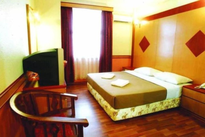 Room 12 of 48