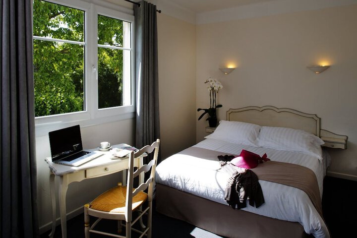 Room 3 of 53