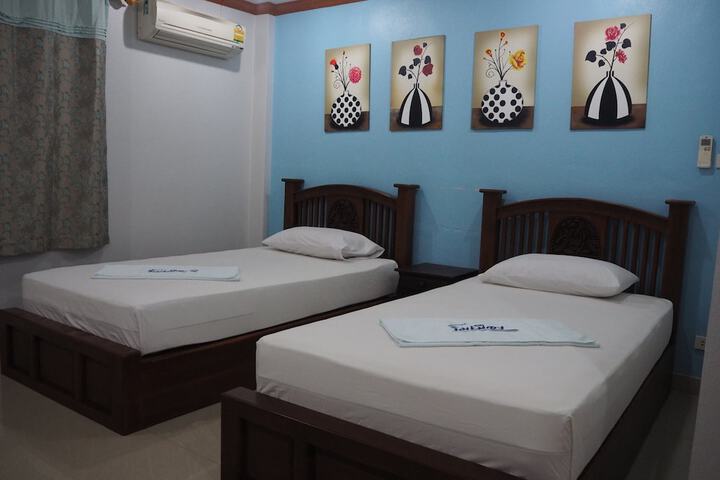 Room 7 of 16