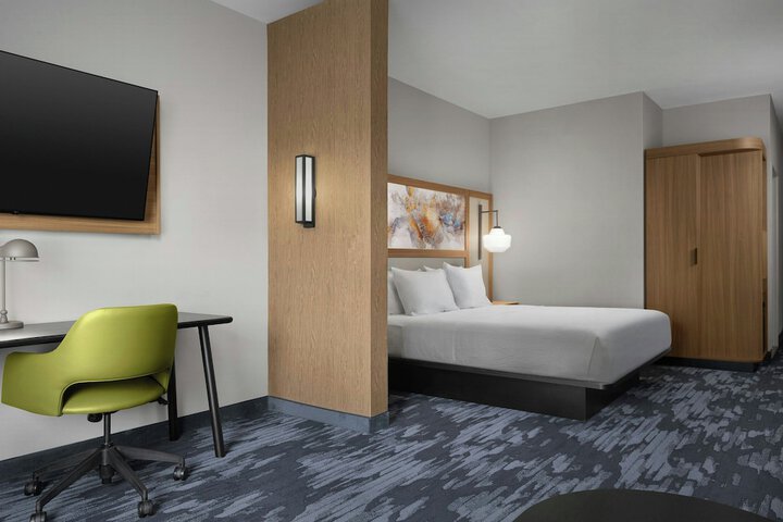 Room 9 of 40