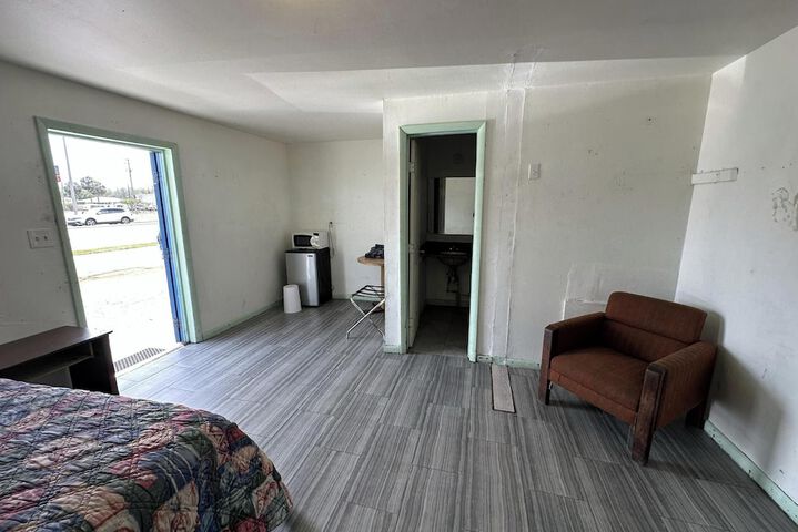 Room 3 of 16
