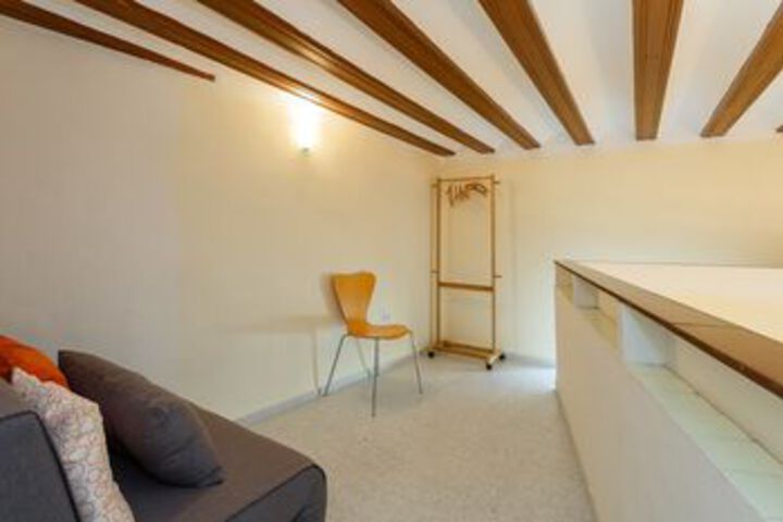 Room 9 of 18