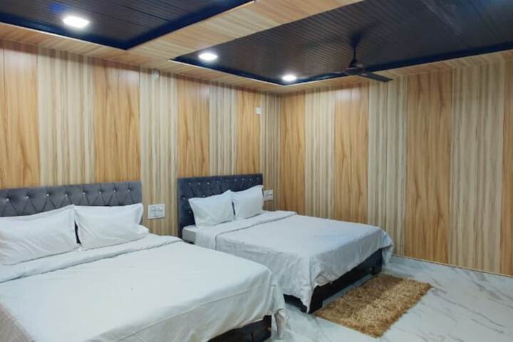 Room 9 of 20