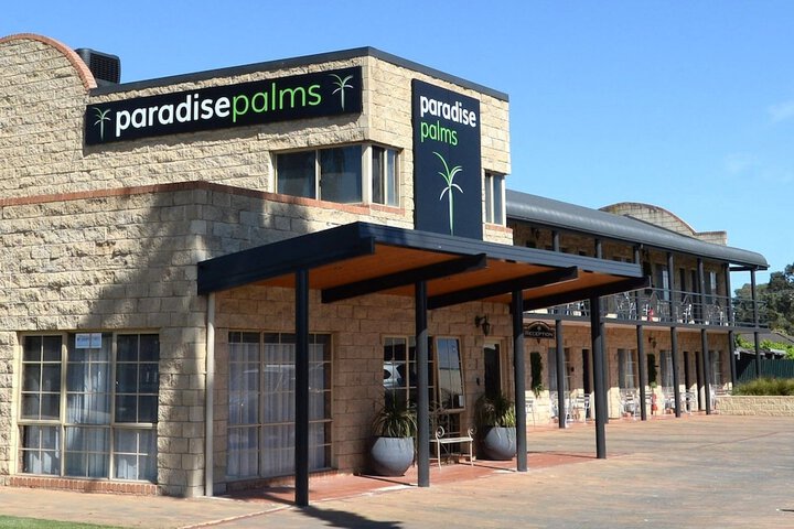 Exterior of Mulwala Paradise Palms Motel