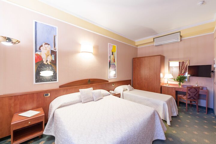 Room 13 of 34