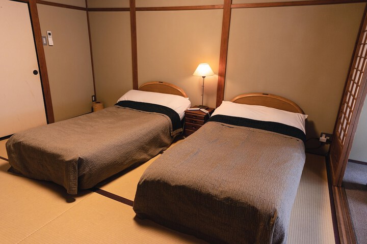 Room 8 of 48