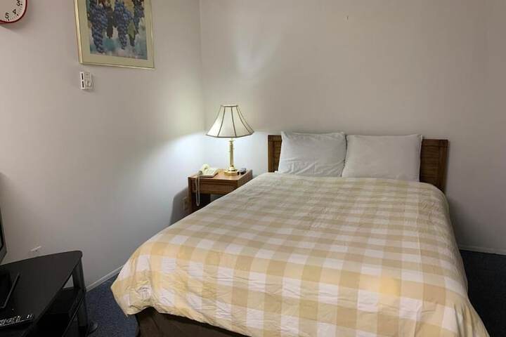 Room 12 of 99