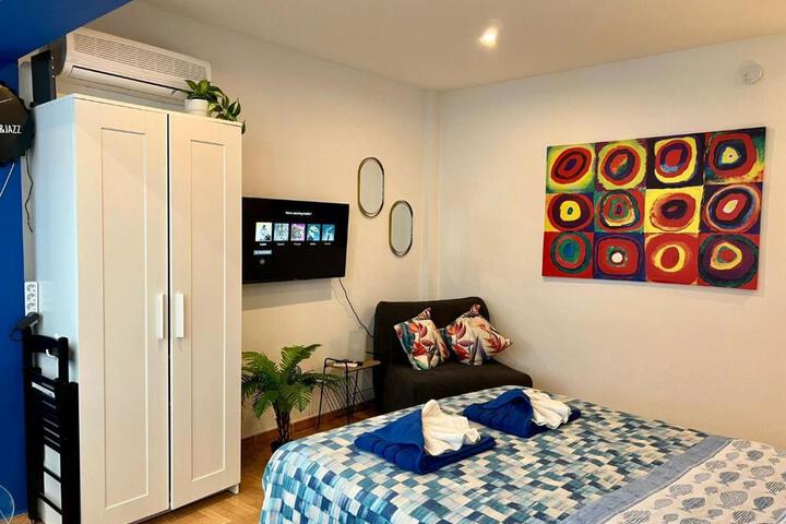 Room 7 of 12