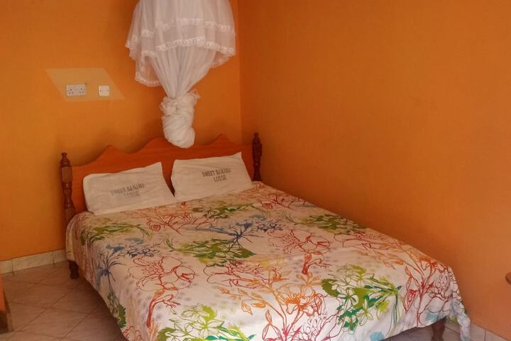 Room 8 of 11