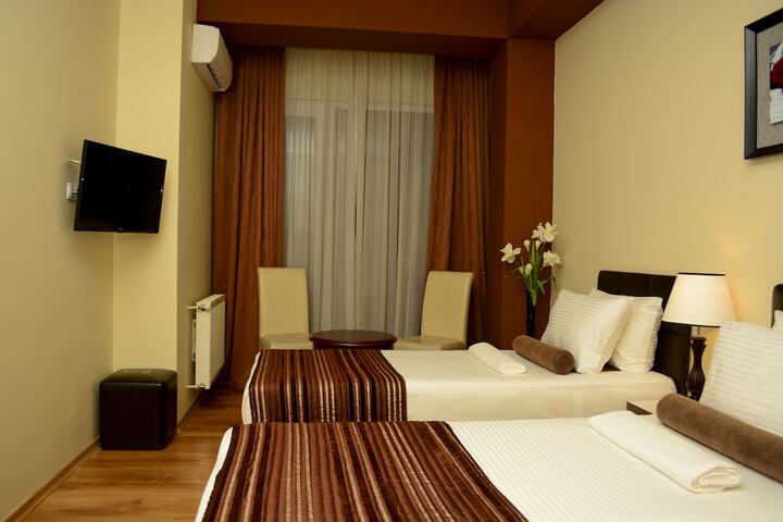 Room 7 of 108