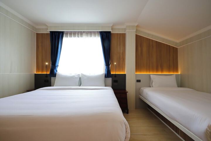 Room 30 of 86