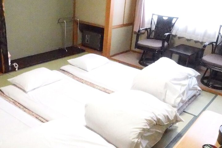 Room 14 of 90