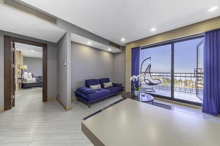 Room 12 of 32
