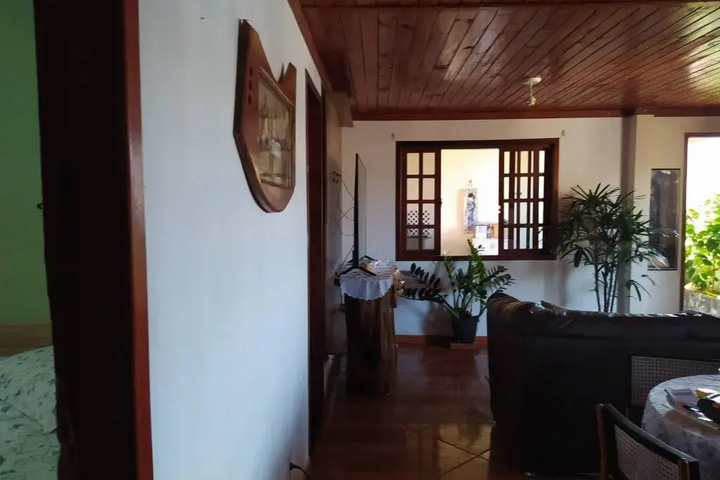 Room 4 of 10