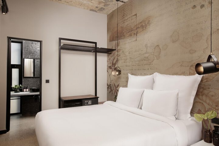 Room 26 of 63