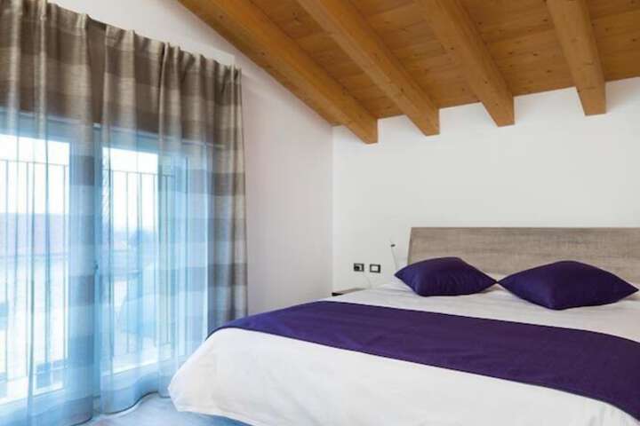 Room 6 of 23