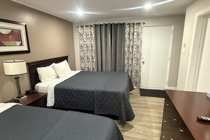 Room 10 of 27