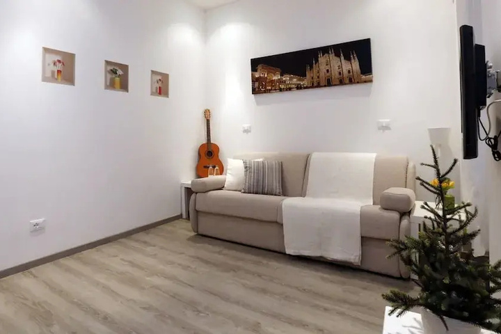 Room 9 of 16