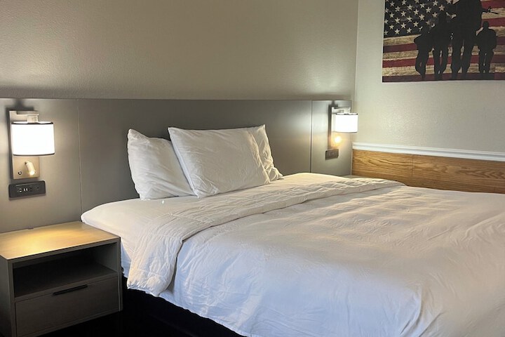 Room 2 of 10