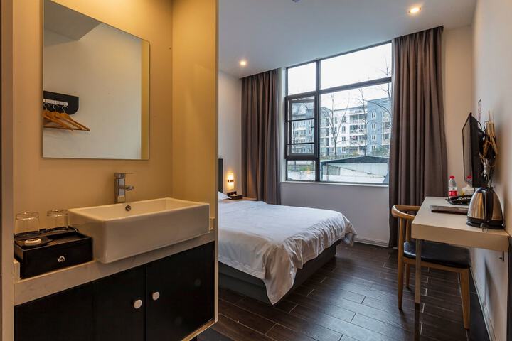 Room 14 of 31