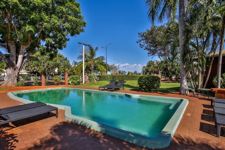 Pool Hotel