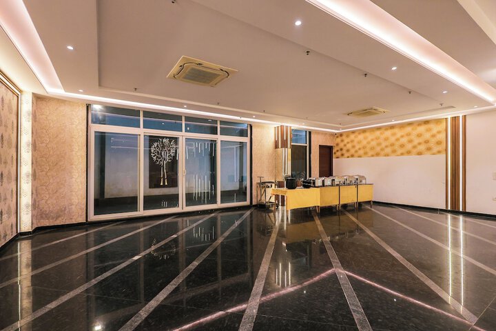 Ballroom/Hall 50 of 56