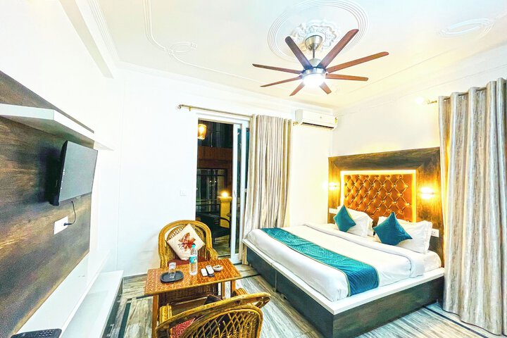 Room 16 of 33