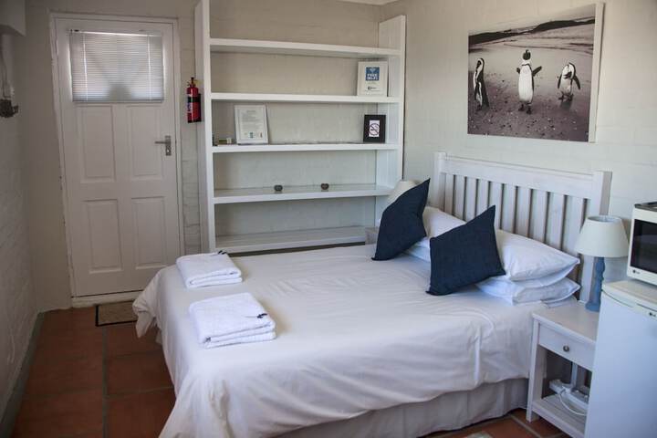 Room 4 of 33
