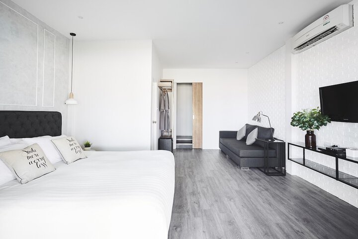 Room 6 of 71