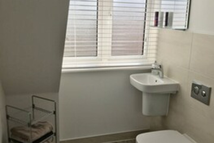 Room 2 of 10