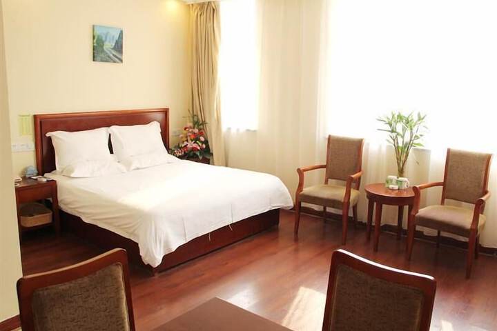Room 12 of 22