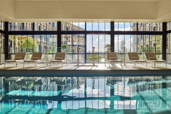 Hotel Pool