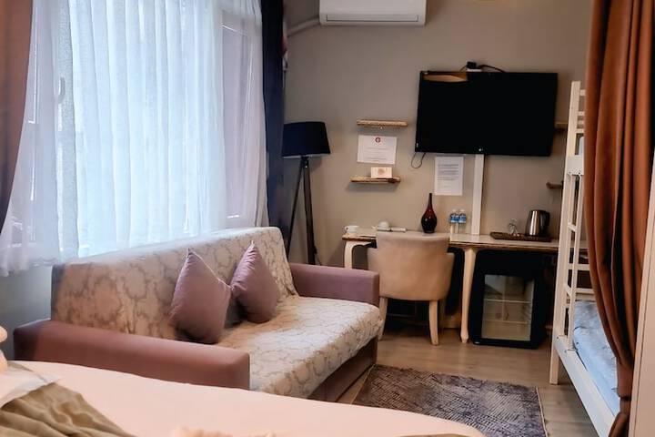 Room 102 of 126