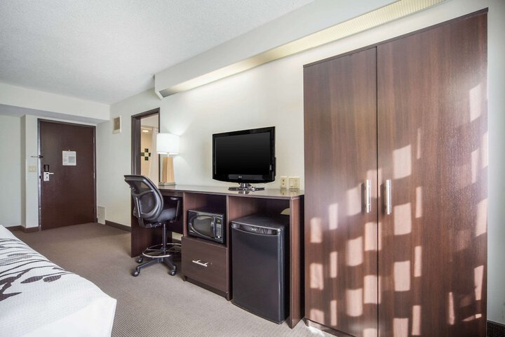 Room 26 of 37