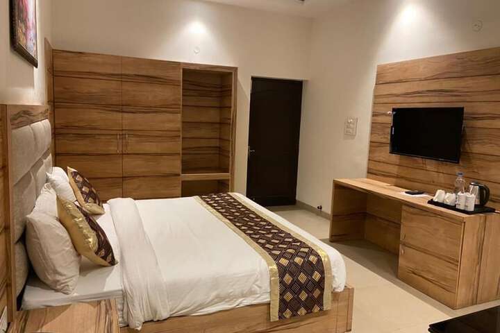 Room 8 of 47