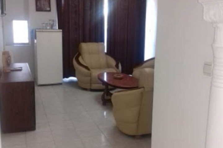 Room 9 of 32