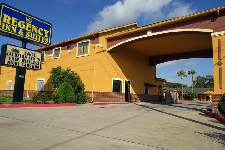 Exterior of Regency Inn and Suites Galena Park